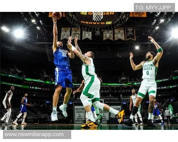 保罗乔治首节表现抢眼9分钟内砍下8分3板1断展现攻击欲望